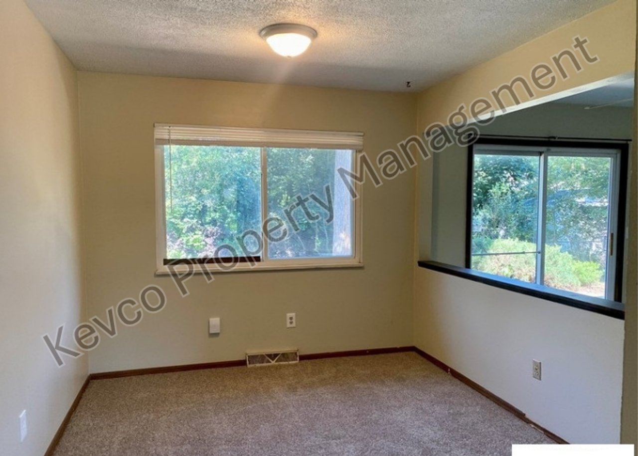 2805 Redwing Rd - Photo 4 of 25