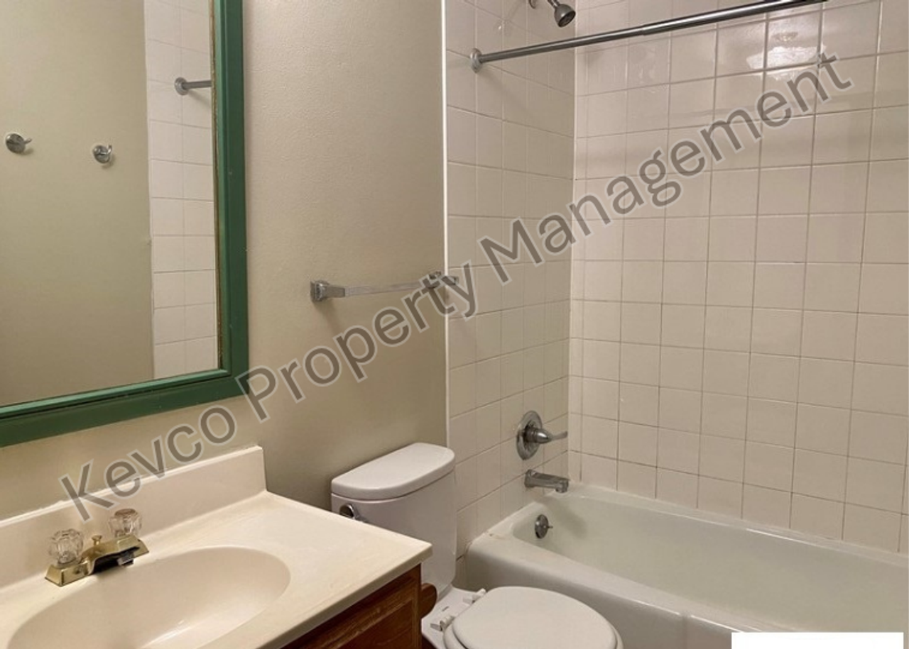 2805 Redwing Rd - Photo 6 of 25