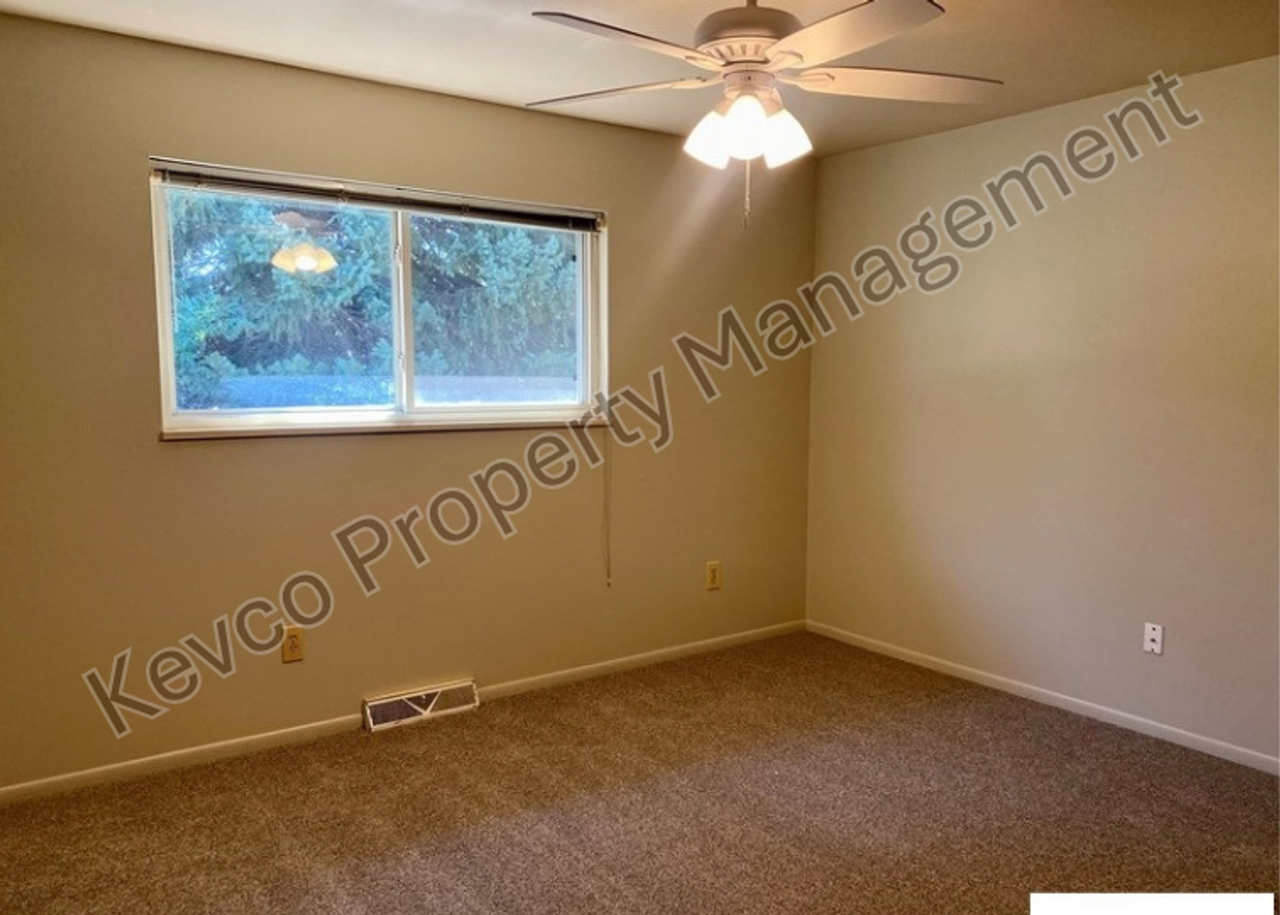 2805 Redwing Rd - Photo 7 of 25