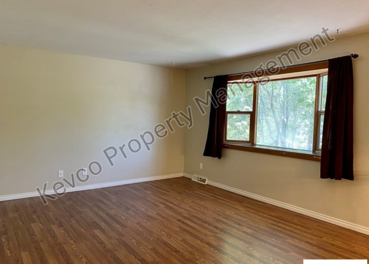 308 Briarwood Rd - Photo 2 of 23
