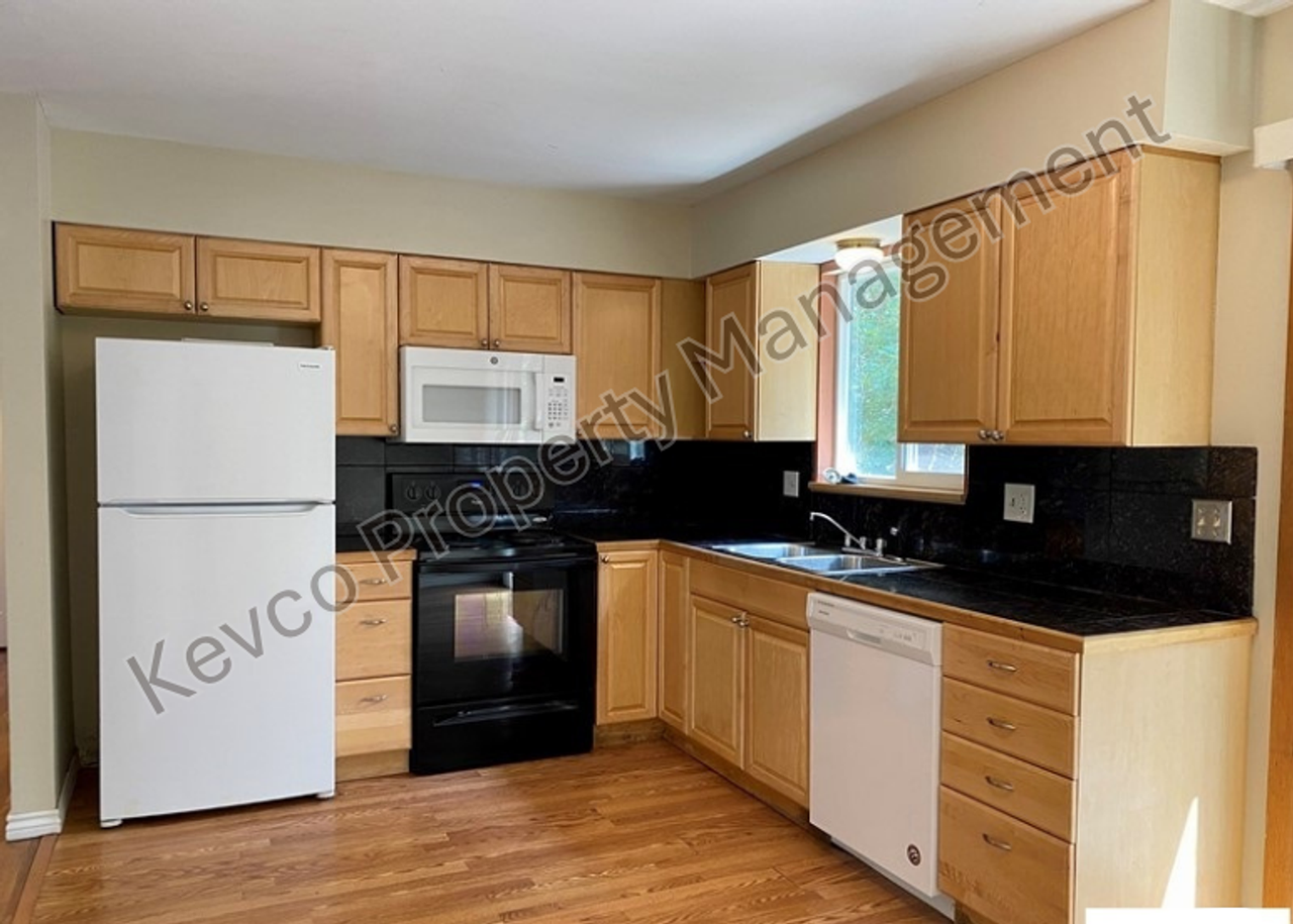 308 Briarwood Rd - Photo 4 of 23