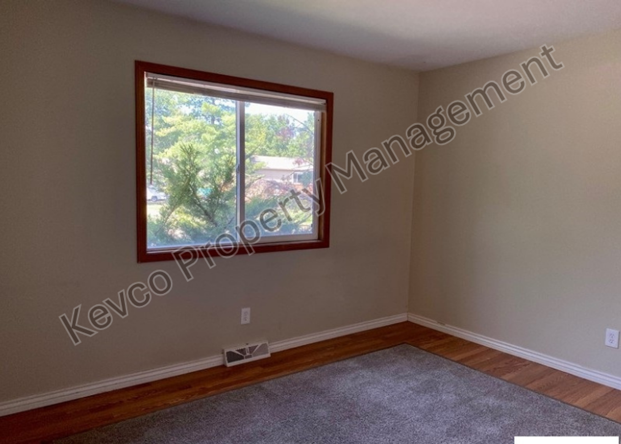 308 Briarwood Rd - Photo 6 of 23