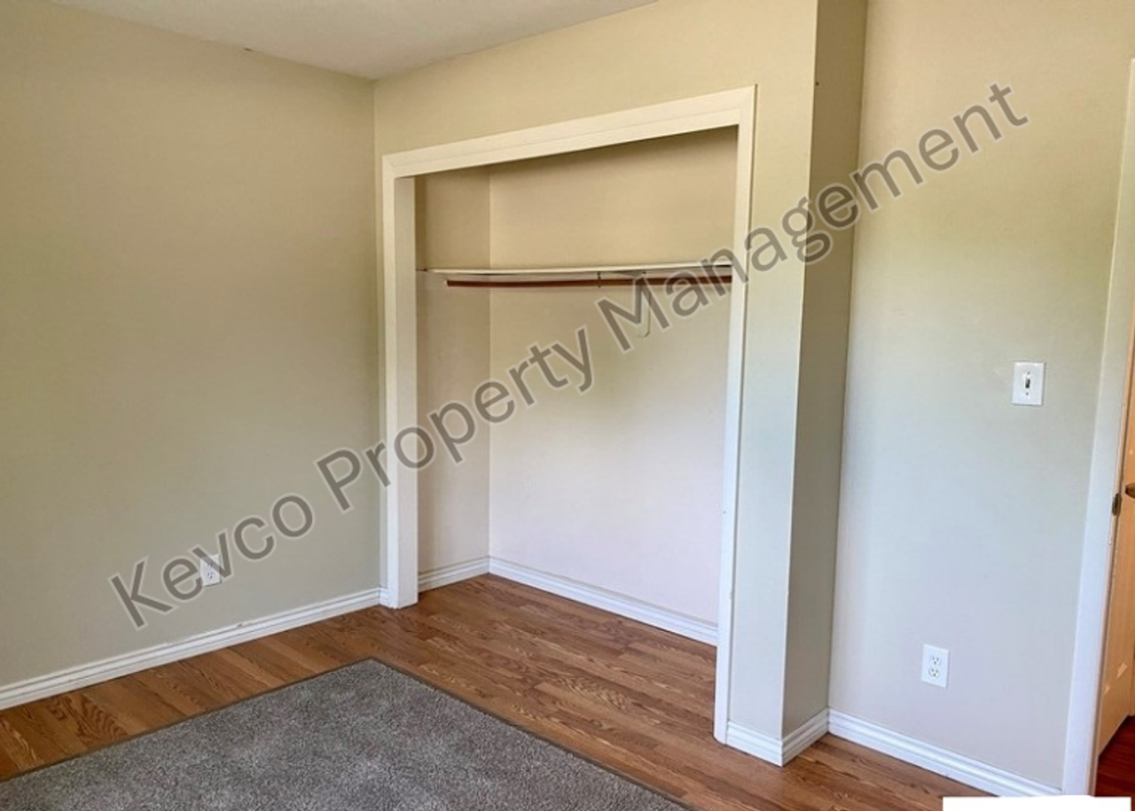 308 Briarwood Rd - Photo 7 of 23