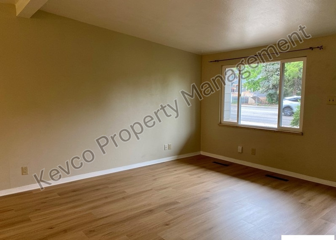 711 W Prospect Rd - Photo 3 of 22