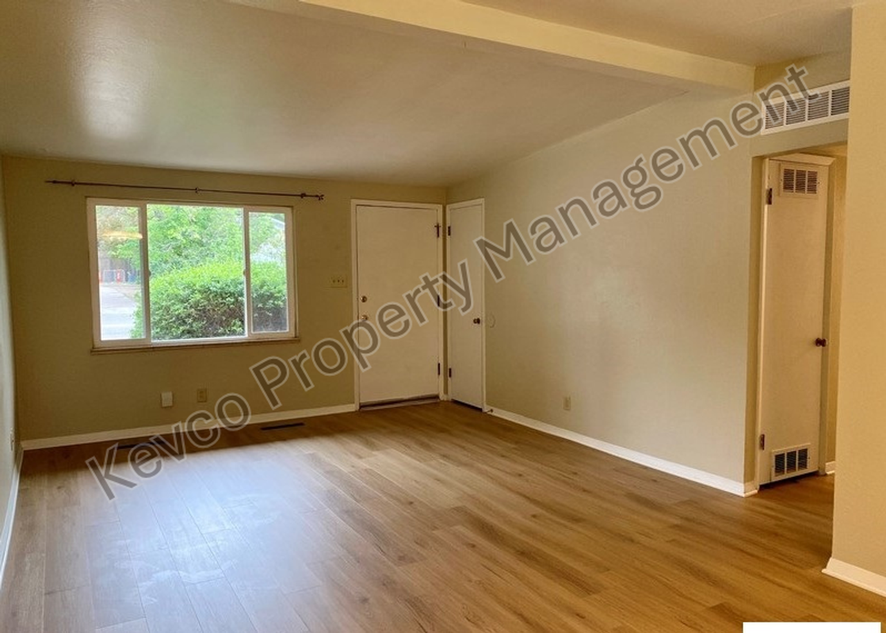 711 W Prospect Rd - Photo 5 of 22
