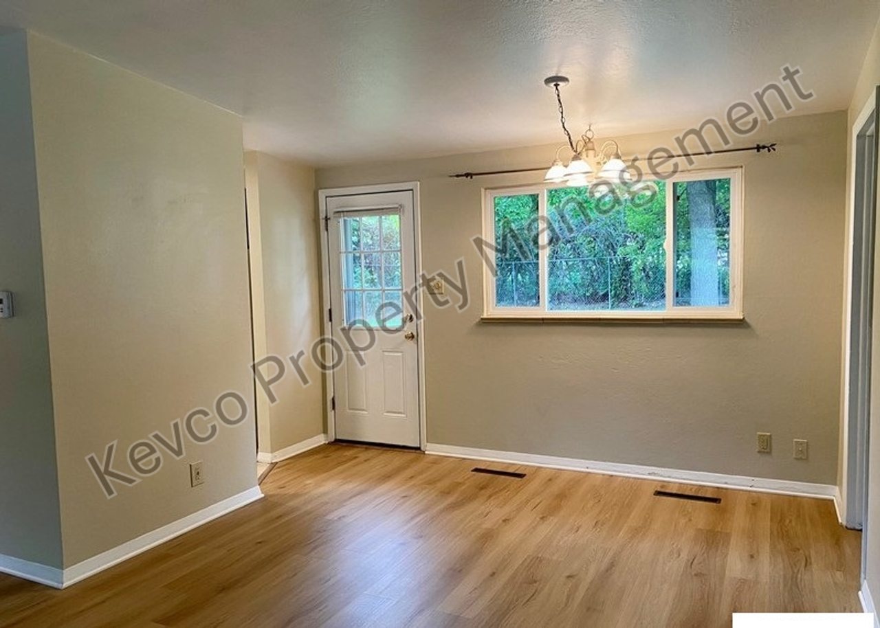711 W Prospect Rd - Photo 7 of 22