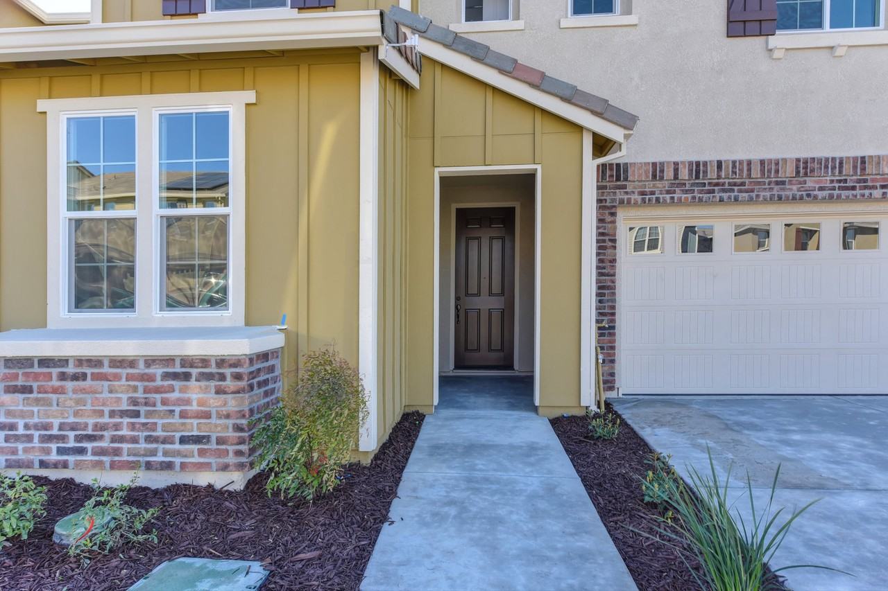 1512 Peony Ln - Photo 2 of 30