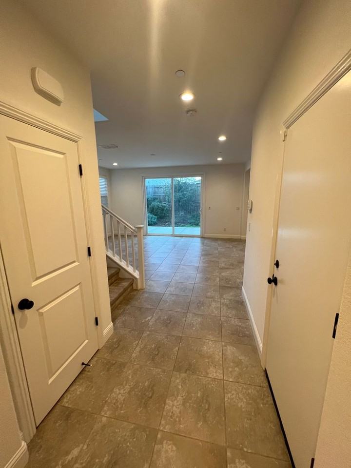 1512 Peony Ln - Photo 3 of 30