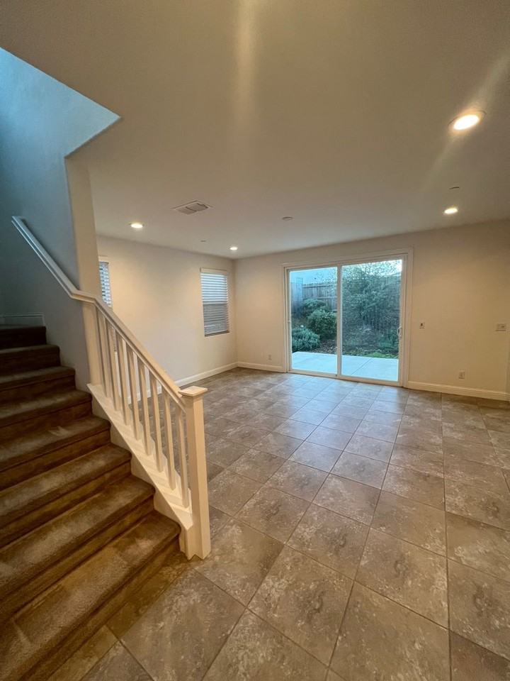 1512 Peony Ln - Photo 4 of 30