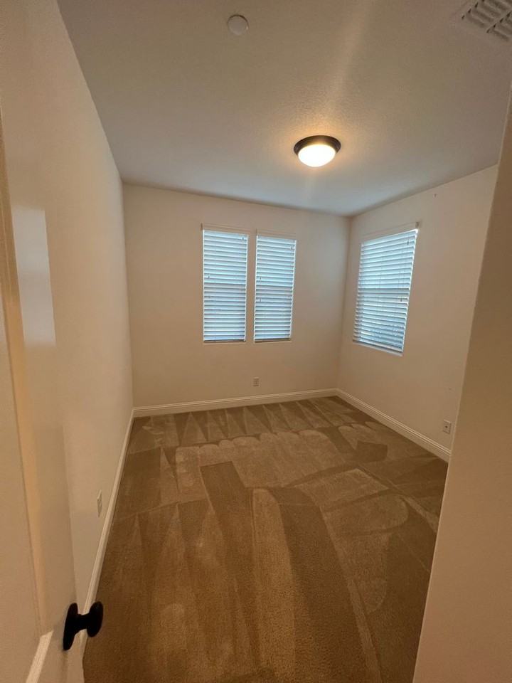 1512 Peony Ln - Photo 5 of 30