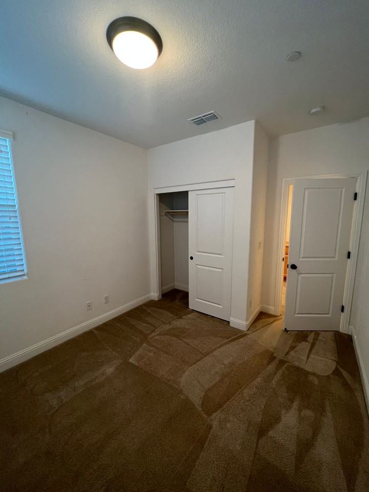 1512 Peony Ln - Photo 6 of 30
