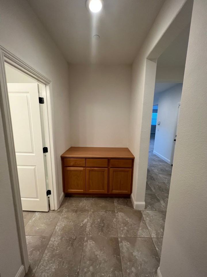 1512 Peony Ln - Photo 7 of 30