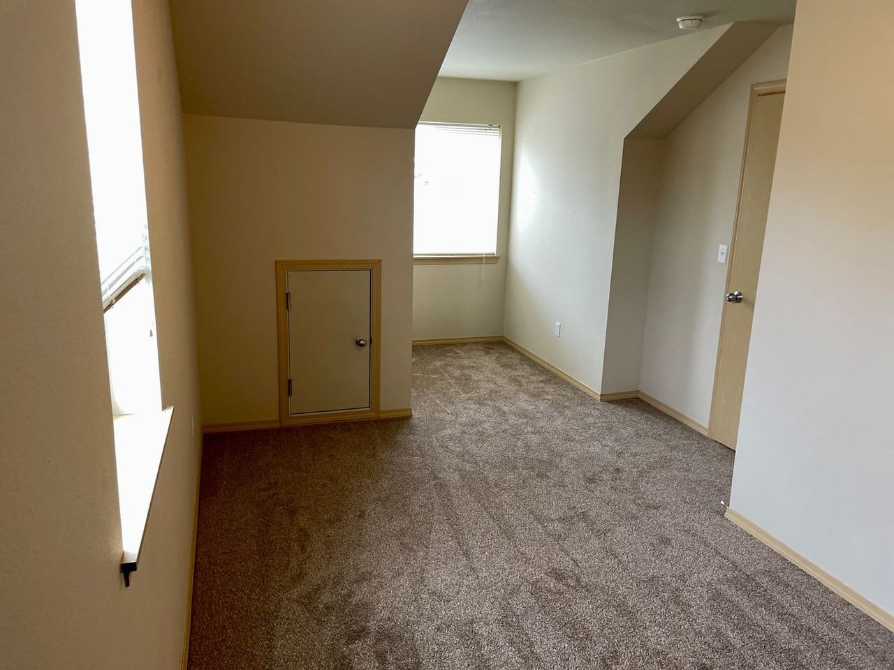 11535 6th Ave E - Photo 5 of 17