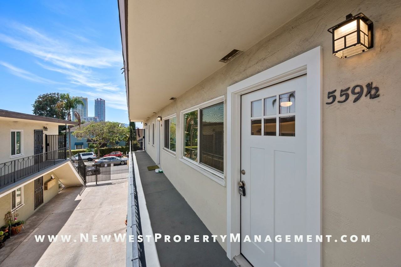 559 1/2 22nd St - Photo 4 of 19