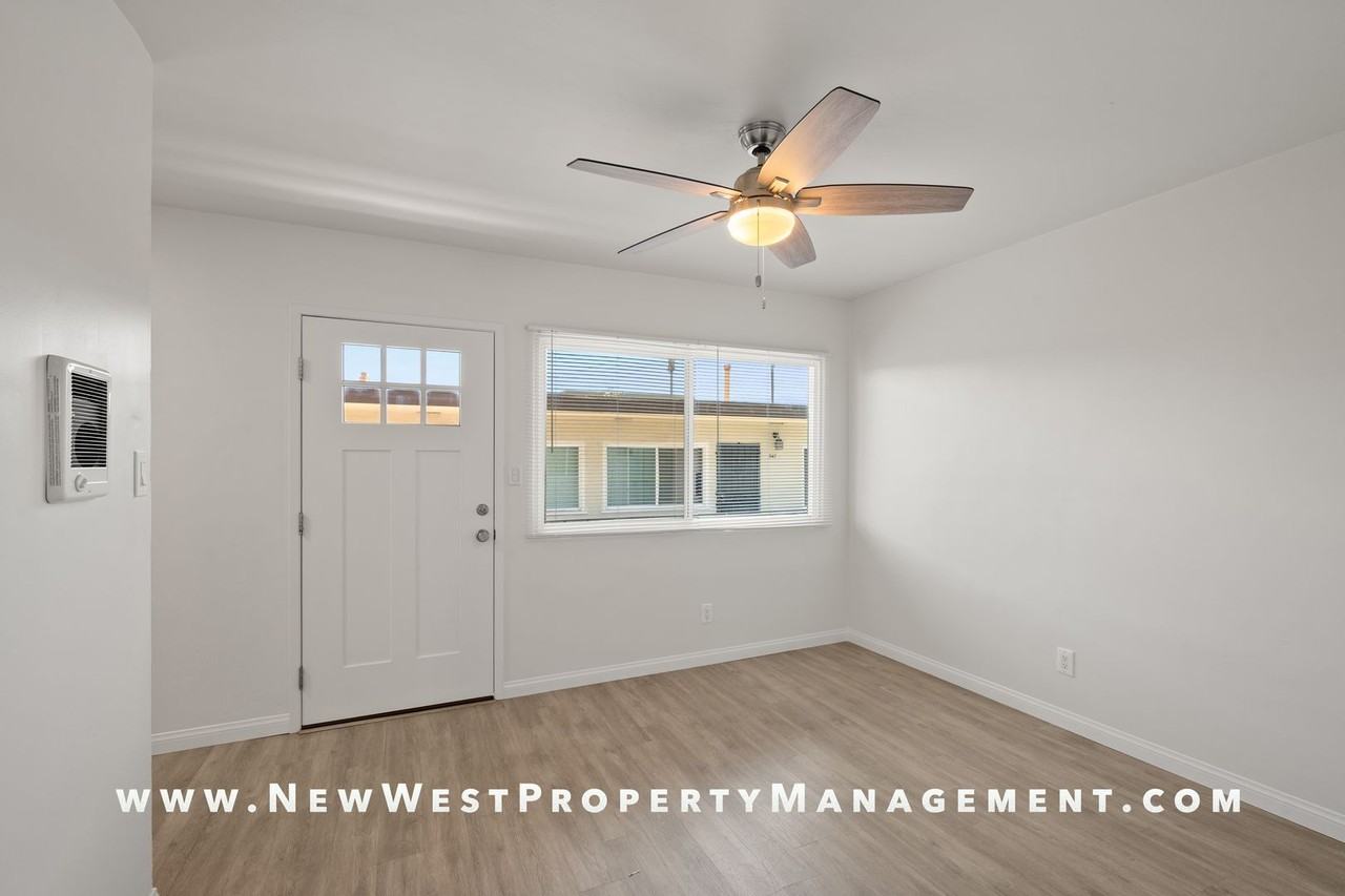 559 1/2 22nd St - Photo 5 of 19