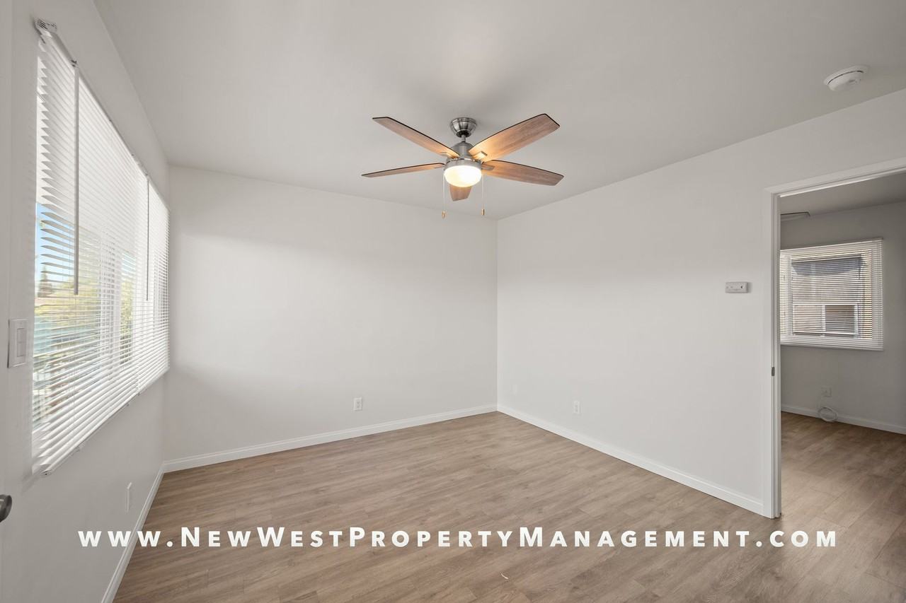 559 1/2 22nd St - Photo 6 of 19