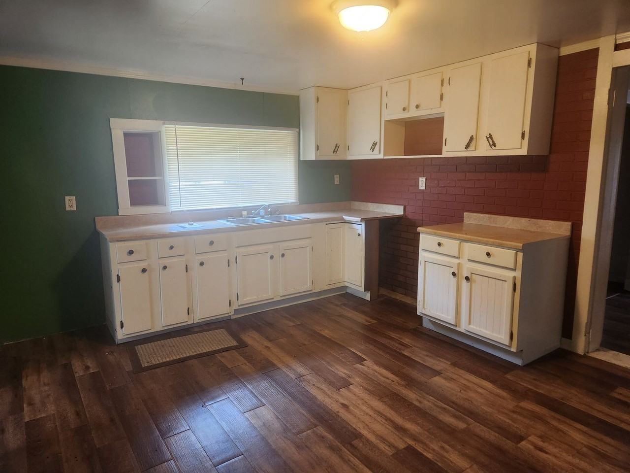 1712 Phillip St - Photo 3 of 10