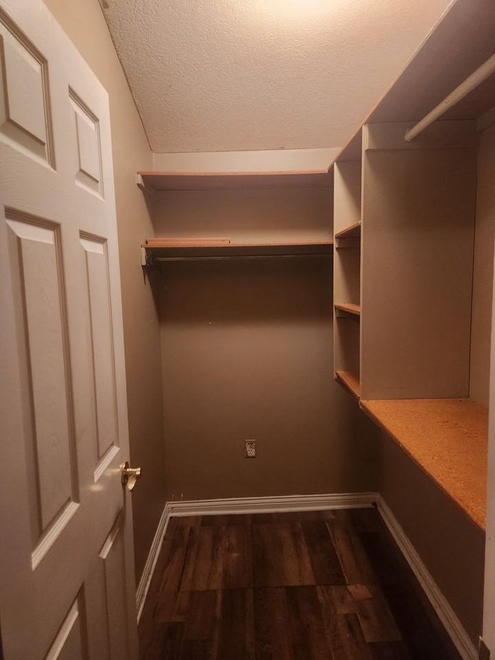 1712 Phillip St - Photo 6 of 10