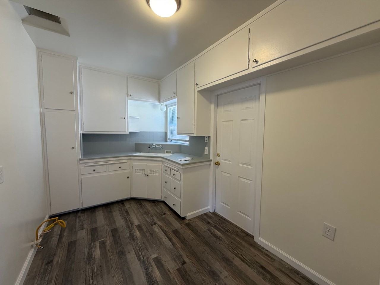 2105 W Carson St - Photo 4 of 8