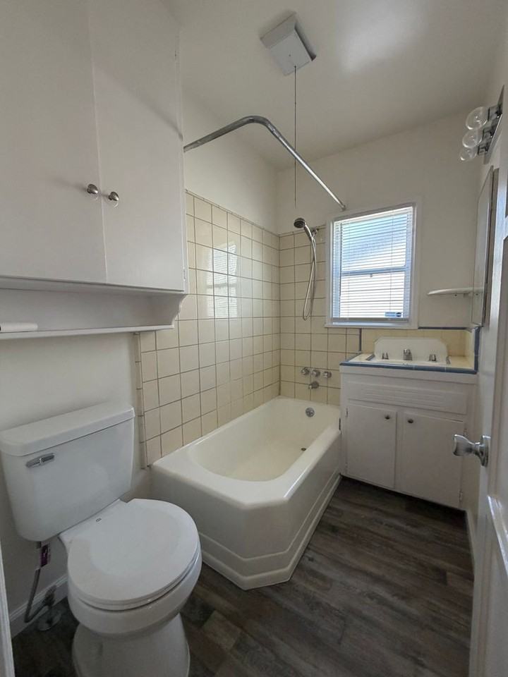 2105 W Carson St - Photo 7 of 8
