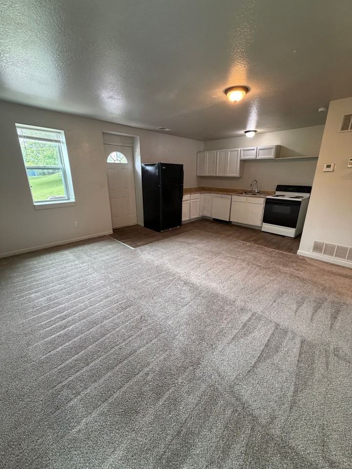 301 E Kansas Street - Photo 6 of 33
