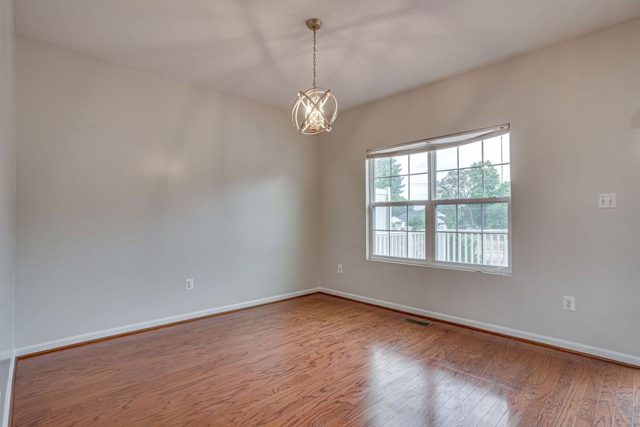 2895 Sedgemore Pl - Photo 7 of 37