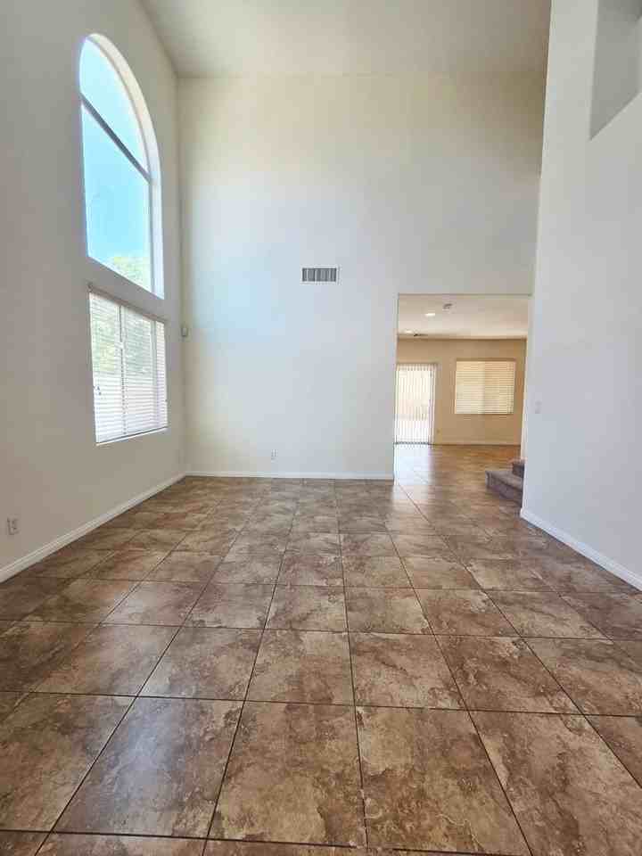5516 Grey Pointe St - Photo 3 of 35