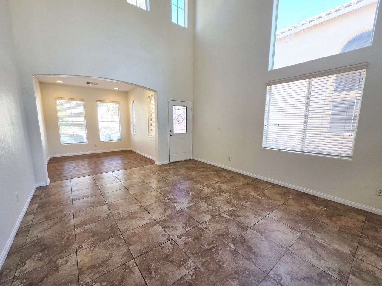 5516 Grey Pointe St - Photo 6 of 35