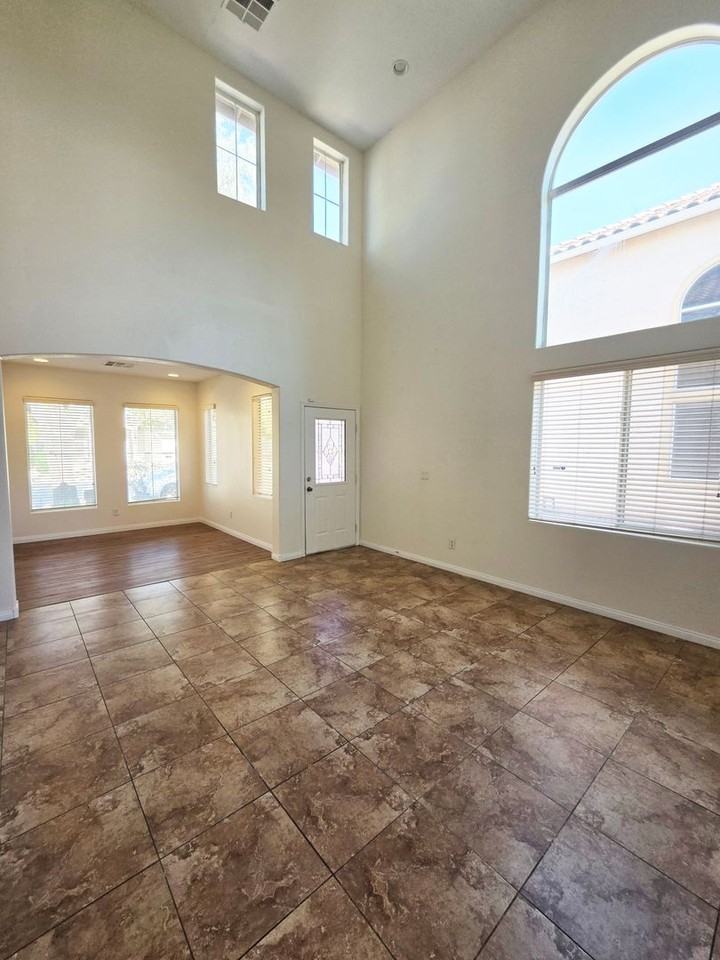 5516 Grey Pointe St - Photo 7 of 35