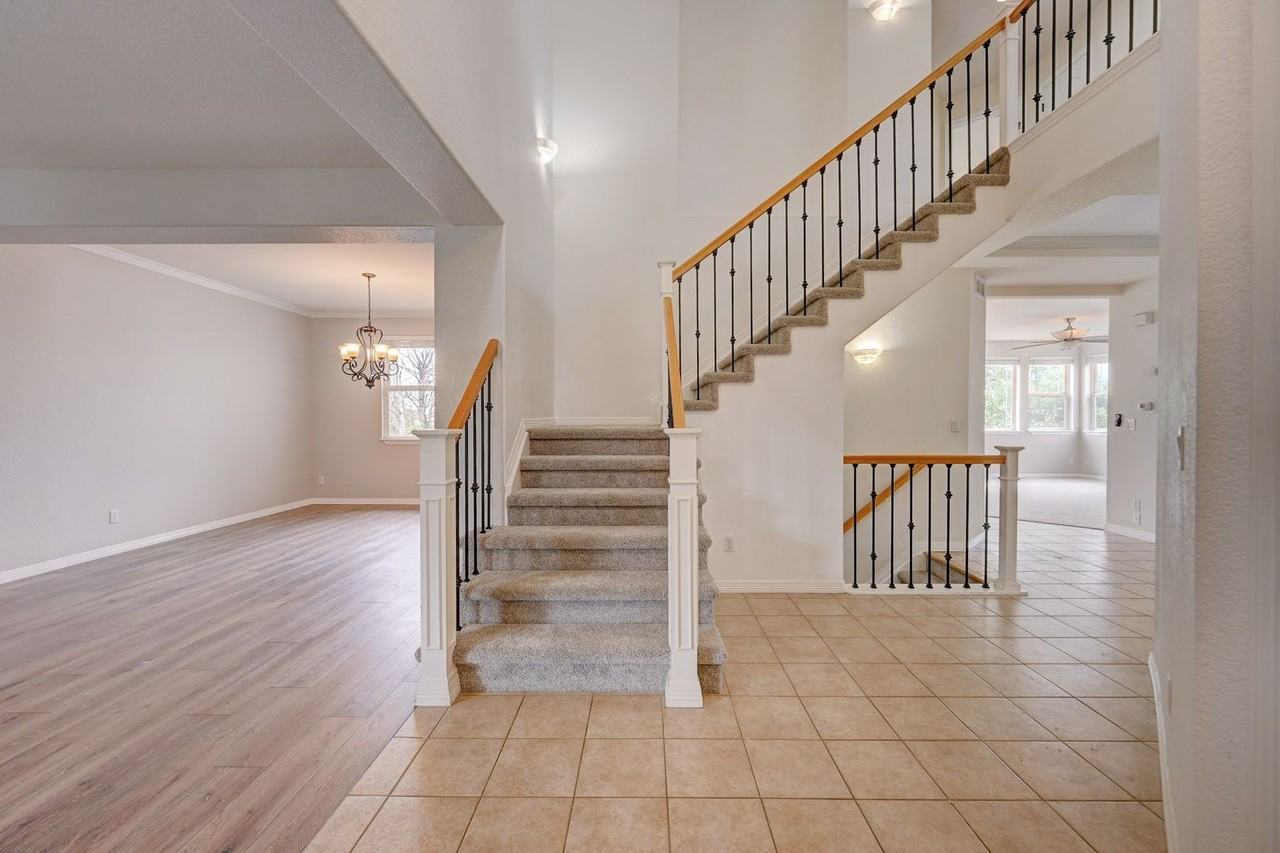22848 E Euclid Cir - Photo 3 of 30