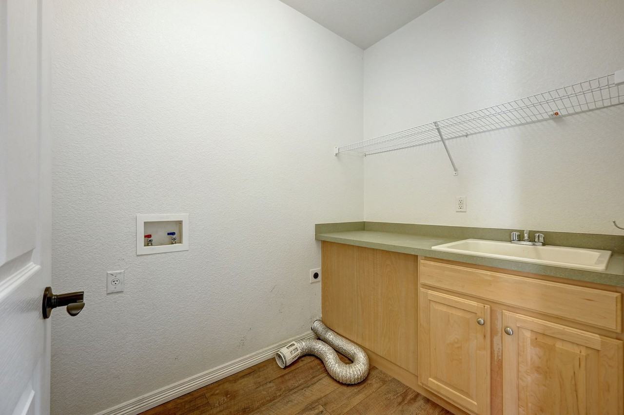 22848 E Euclid Cir - Photo 6 of 30