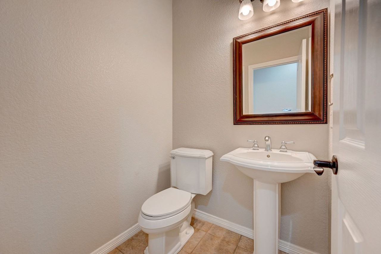 22848 E Euclid Cir - Photo 7 of 30