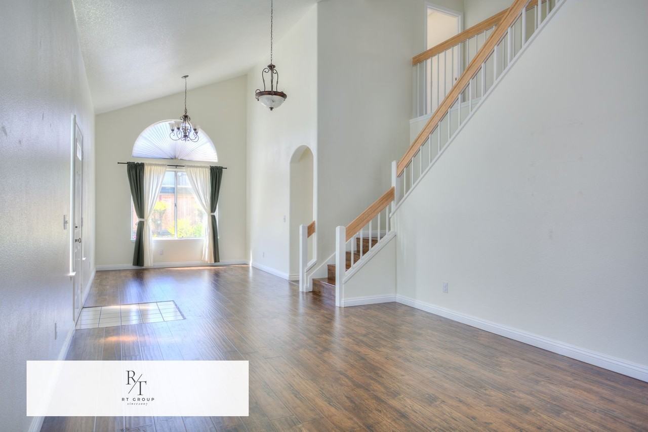 2154 Saddleback Dr - Photo 4 of 39