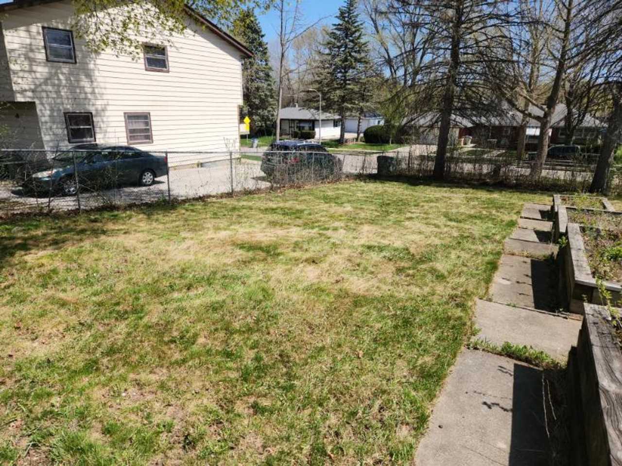 6523 N 52nd St - Photo 3 of 26