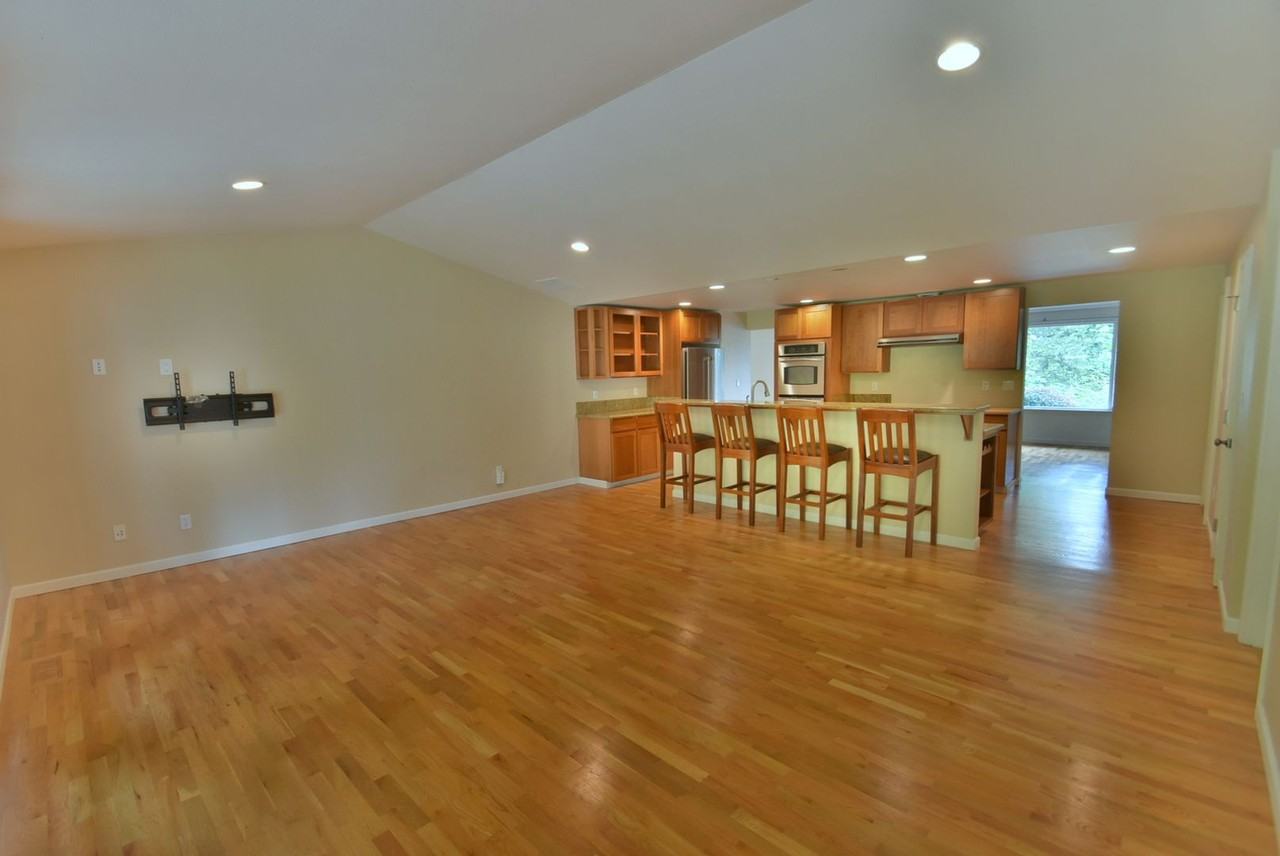 18053 25th Ave Ne - Photo 5 of 17
