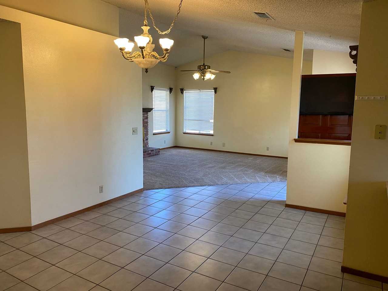 2574 N Douty St - Photo 4 of 20