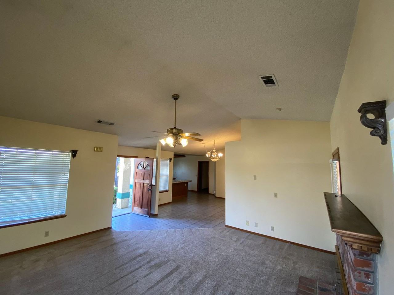 2574 N Douty St - Photo 3 of 20