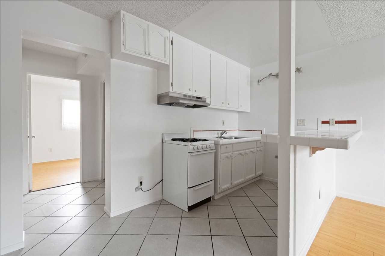 3819 Stockbridge Ave - Photo 5 of 9