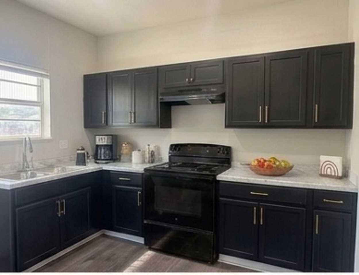 1726 Nw 38th St - Photo 6 of 23