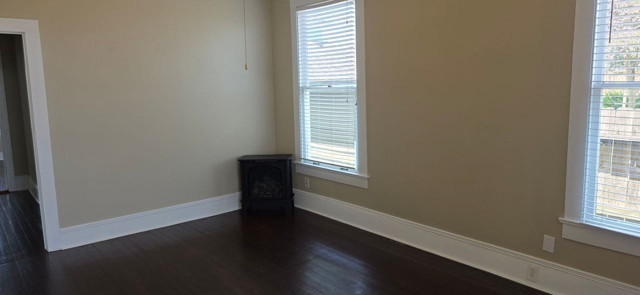 4510 Avenue R 1/2 - Photo 3 of 25