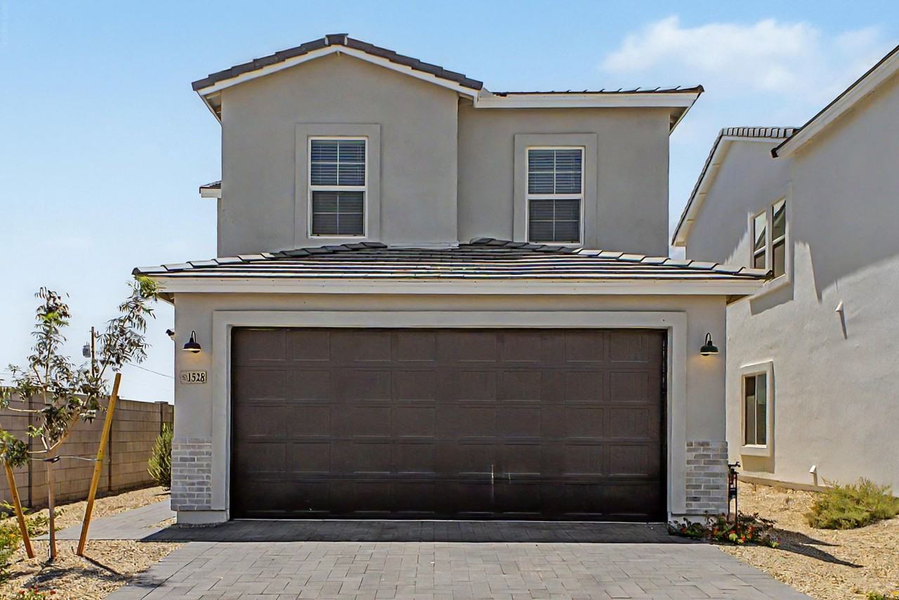1528 N Pueblo Dr - Photo 3 of 37