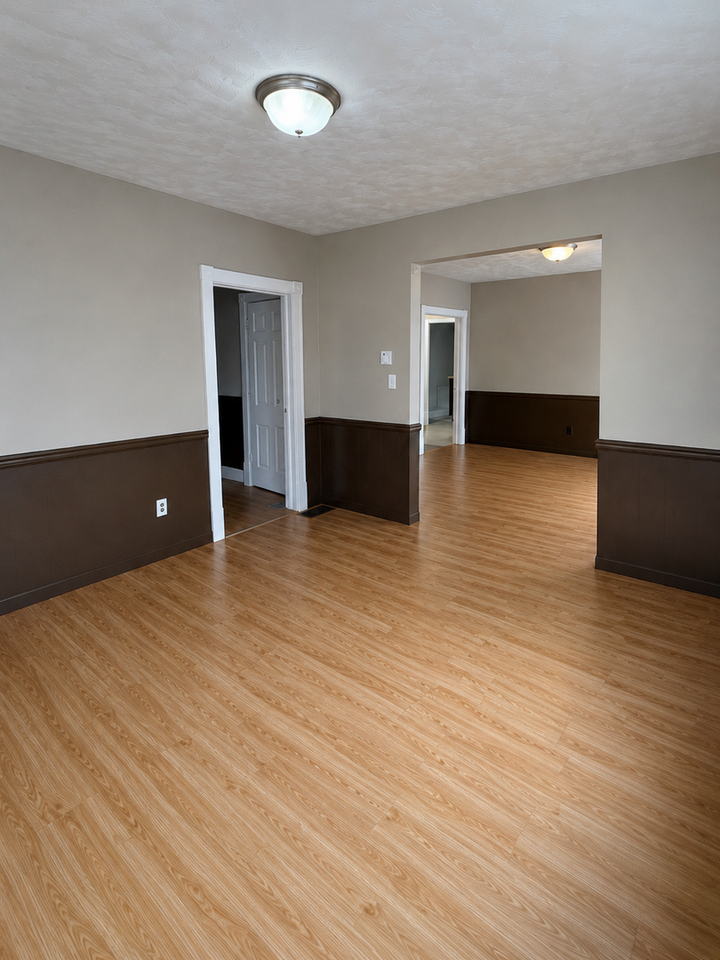 1124 1/2 3rd St - Photo 2 of 9