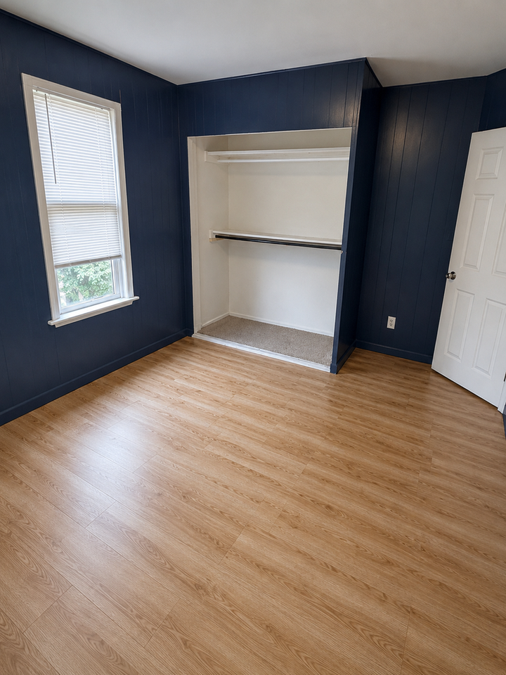 1124 1/2 3rd St - Photo 5 of 9