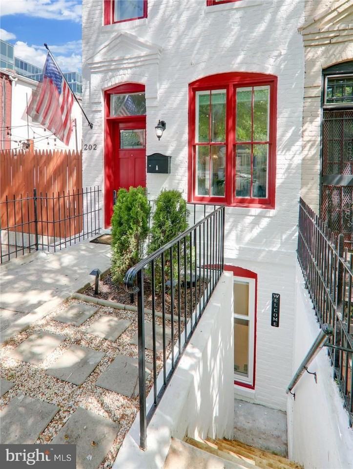 202 F St Ne - Photo 2 of 12