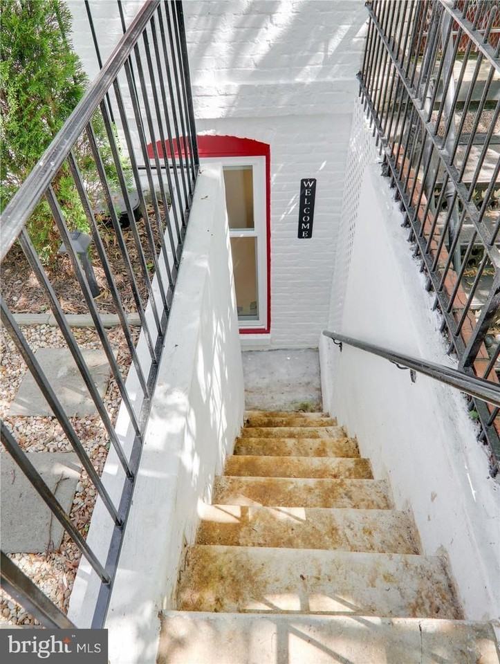 202 F St Ne - Photo 3 of 12