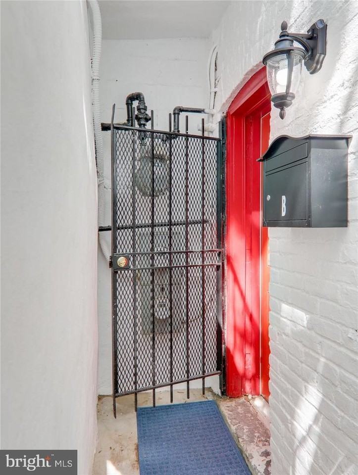 202 F St Ne - Photo 4 of 12