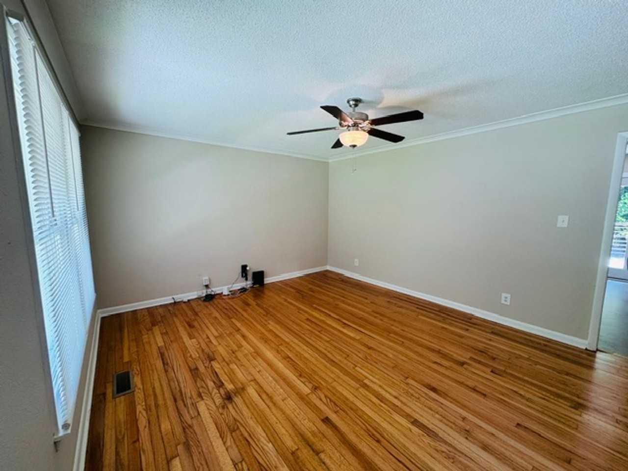 107 Hillbrook Ct - Photo 2 of 15