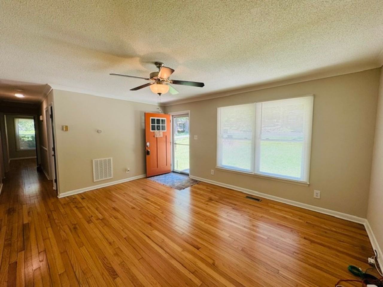 107 Hillbrook Ct - Photo 3 of 15