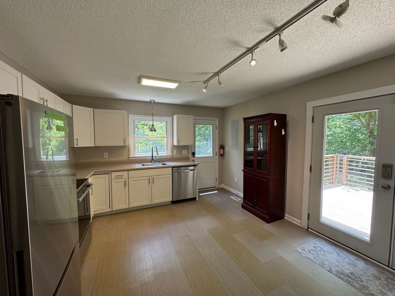 107 Hillbrook Ct - Photo 5 of 15