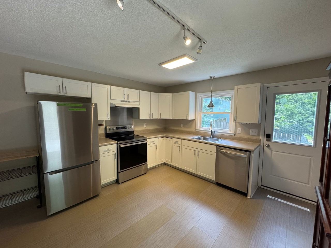 107 Hillbrook Ct - Photo 6 of 15